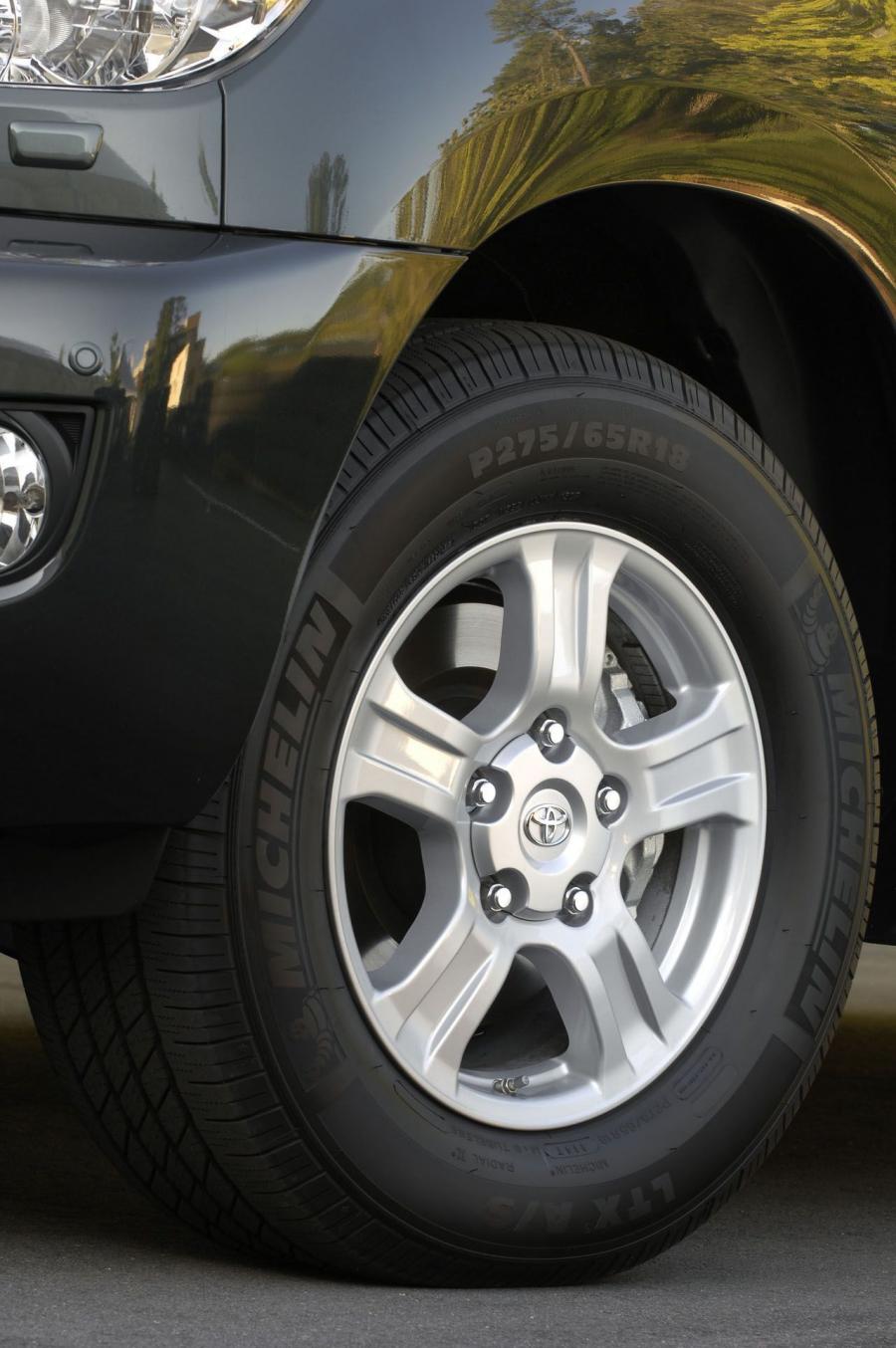  Toyota Sequoia 2007 года  (фото 8 из 66)